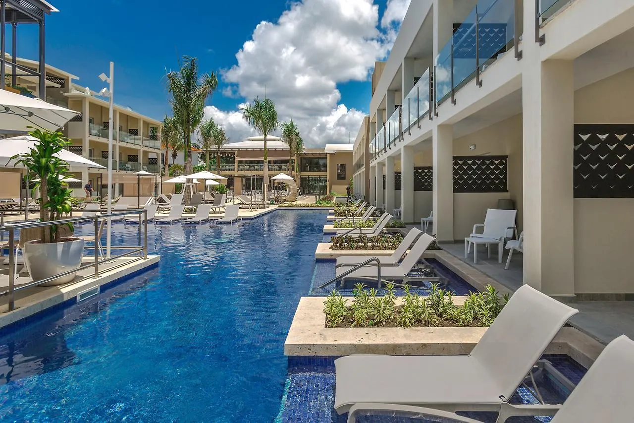 אתר נופש בייהיבה Catalonia Royal La Romana Adults Only